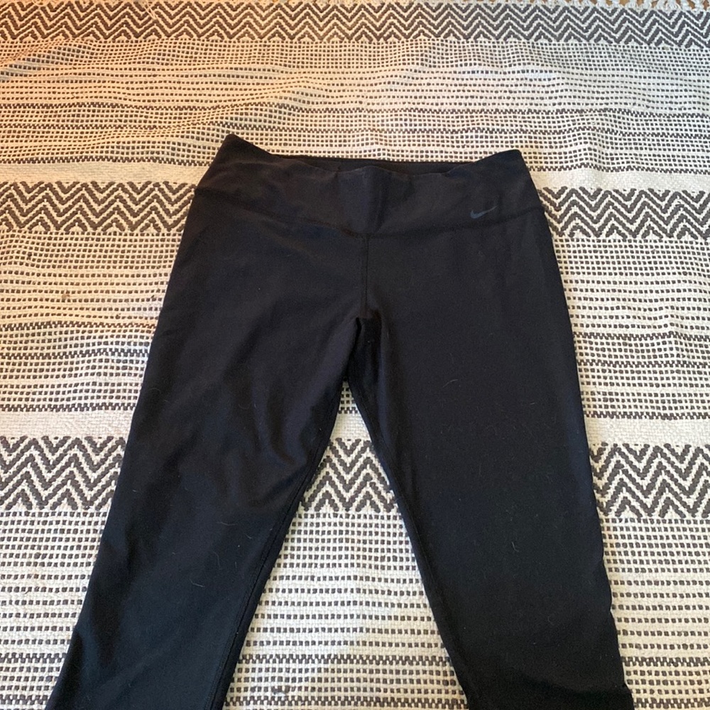 Large cropped Nike leggings